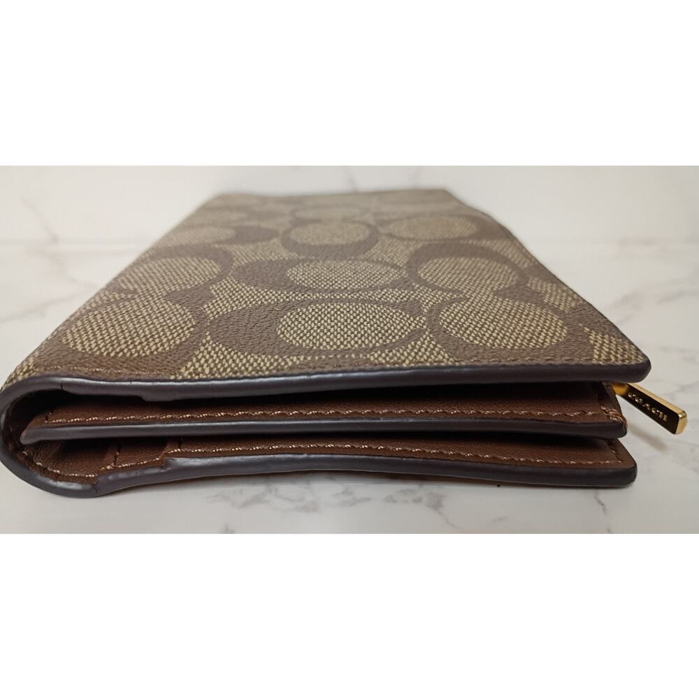COACH Slim Zip Wallet in Signature Coated Canvas - EUC - Picture 4 of 8